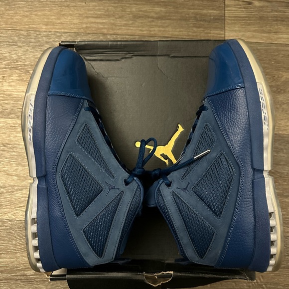 Nike Air Jordan Retro 16 Trophy Room - Picture 5 of 12